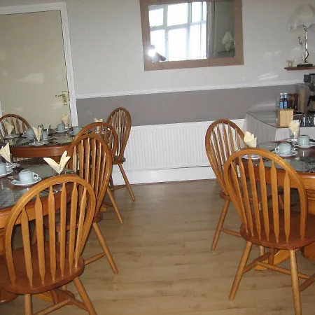 Gables Nest Bed & Breakfast 2*